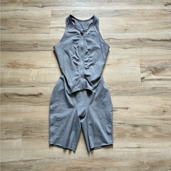 Lululemon Running One Piece Women's Gray Sleeveless Zip-Front Jumpsuit Romper - Picture 3 of 13